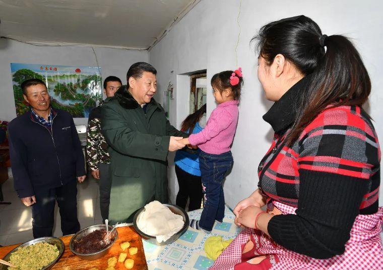 2017年1月24日，习近平总书记在河北张家口张北县德胜村看望慰问。